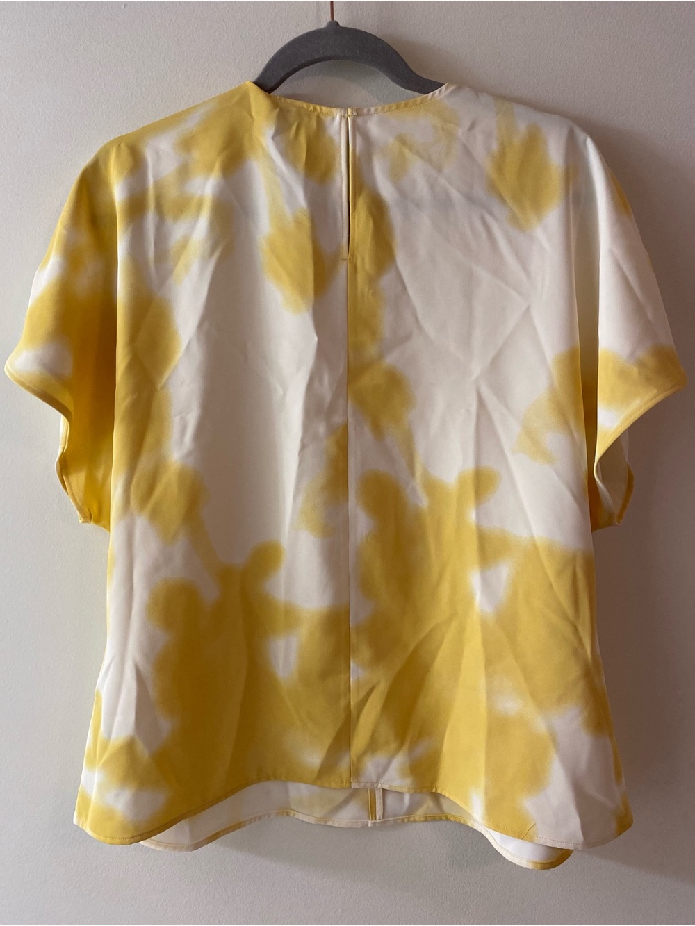 Calvin Klein Yellow and White Watercolor Cap Sleeve Blouse - Picture 3 of 3